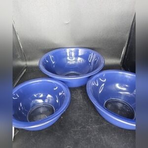 Vintage lot of three cobalt‎ blue Pyrex bowls